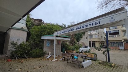 Bursa’da fırtına ve kuvvetli yağış; çatılar uçtu, deniz taştı