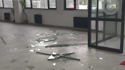 Bursa’da fırtına ve kuvvetli yağış; çatılar uçtu, deniz taştı