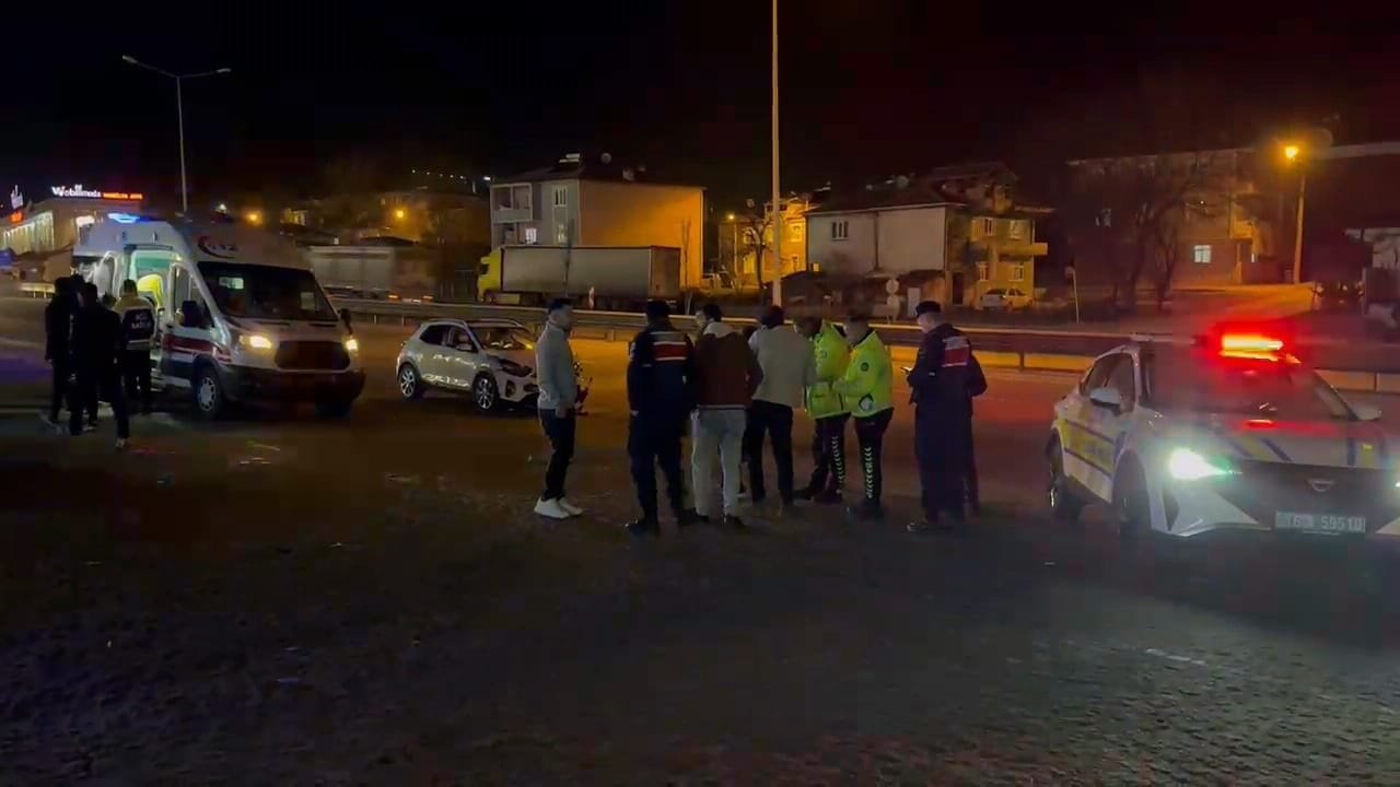 Bursa’da iki otomobil çarpıştı: 3 yaralı