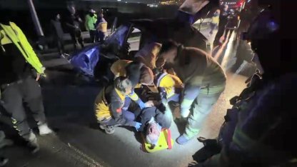 Bursa’da otomobil bariyerlere çarptı: 2 ağır yaralı