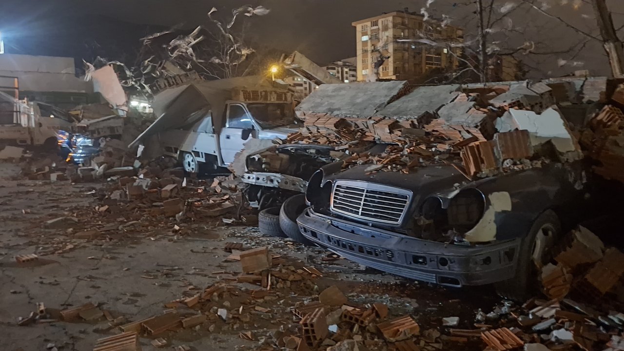 Bursa'da tam fırtına hayatı olumsuz etkiledi