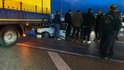 Bursa’da TIR ile otomobil çarpıştı: 1 yaralı
