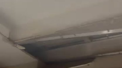 Bursa'da yeni bir binadaki dairenin tavanı çöktü; o anlar kamerada