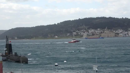 Çanakkale Boğazı fırtına nedeniyle çift yönlü trafiğe kapatıldı