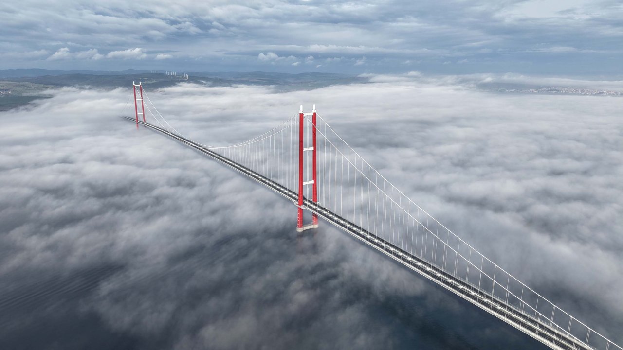 Çanakkale Boğazı, sis nedeniyle çift yönlü olarak ulaşıma kapatıldı