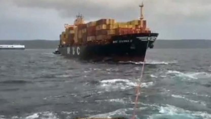 Çanakkale Boğazı'nda sürüklenen tekne kurtarıldı