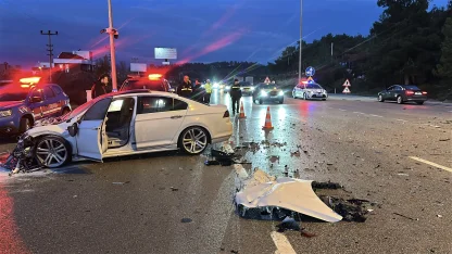 Çanakkale’de 2 otomobil çarpıştı; 1’i ağır 5 yaralı