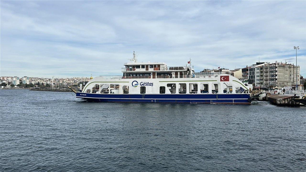 Çanakkale'de feribot seferlerine fırtına engeli