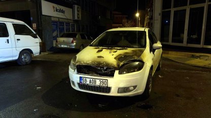 Çorlu’da park halindeki otomobilde yangın
