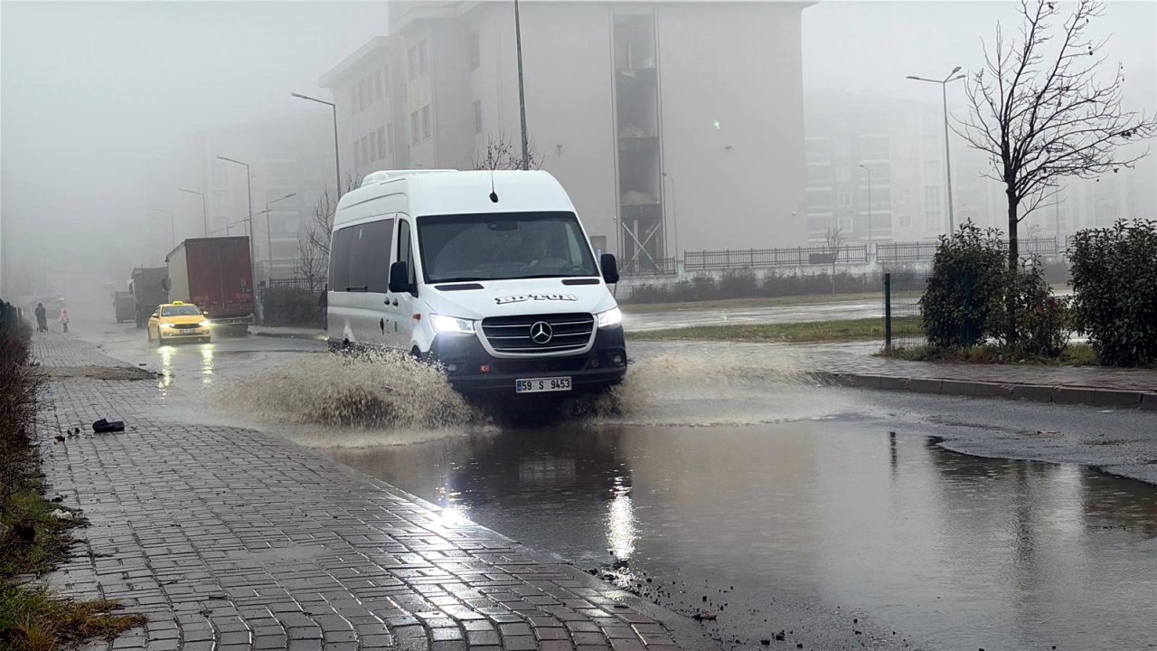 Çorlu’da sağanak etkili oldu