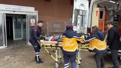 Devrilen kamyonun sürücüsü yaralandı