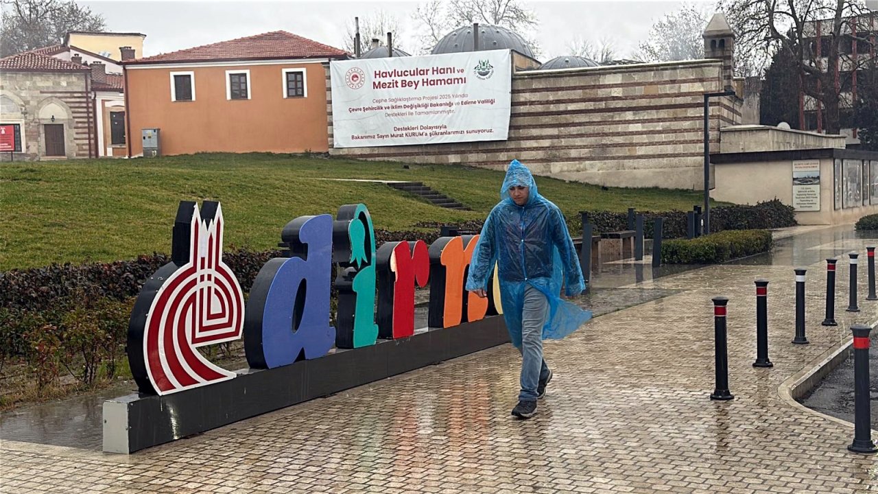 Edirne’de sağanak etkili oluyor