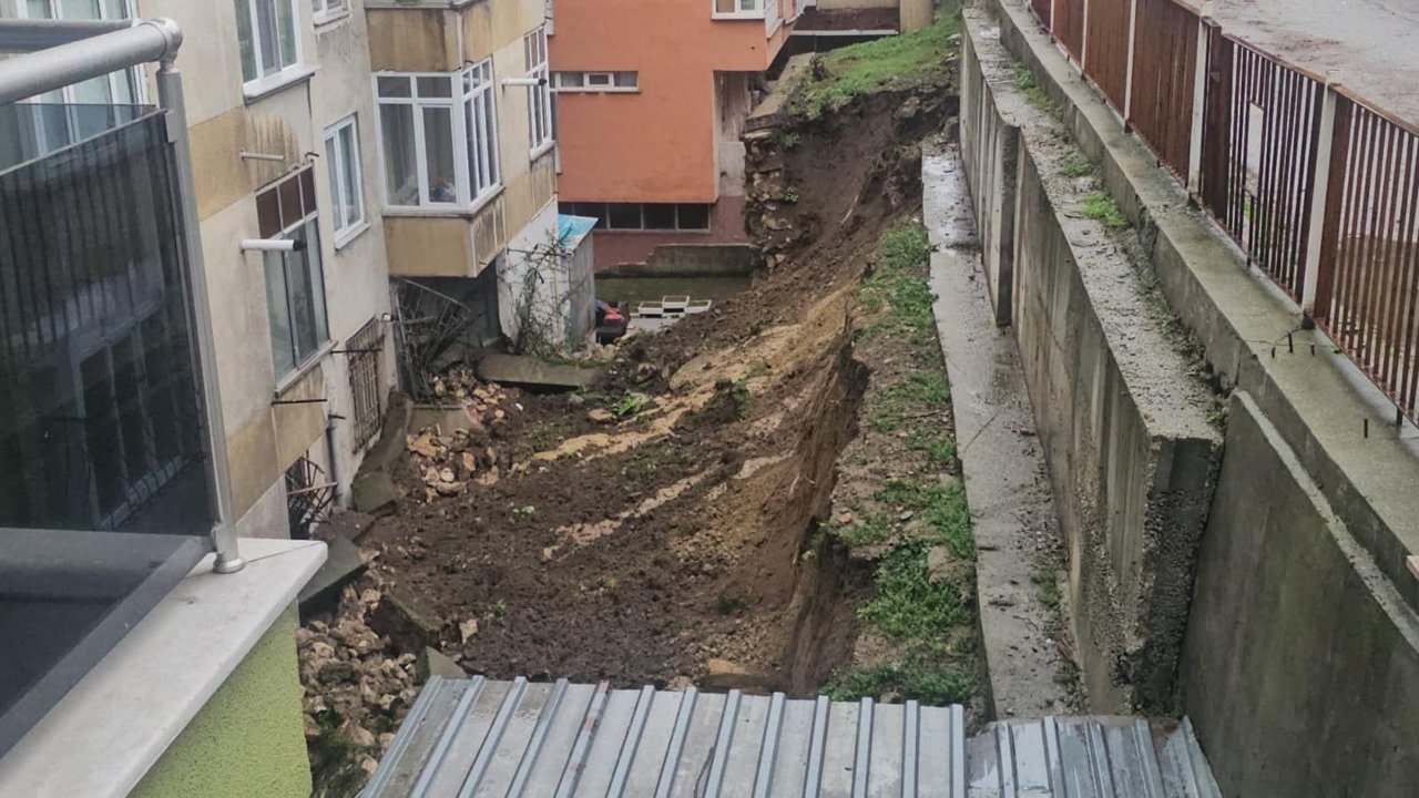 Edirne'de sağanak; istinat duvarı yıkıldı
