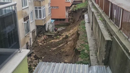 Edirne'de sağanak; istinat duvarı yıkıldı