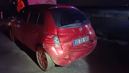 Edirne'de TIR'la çarpışan otomobilde 4 kişi yaralandı