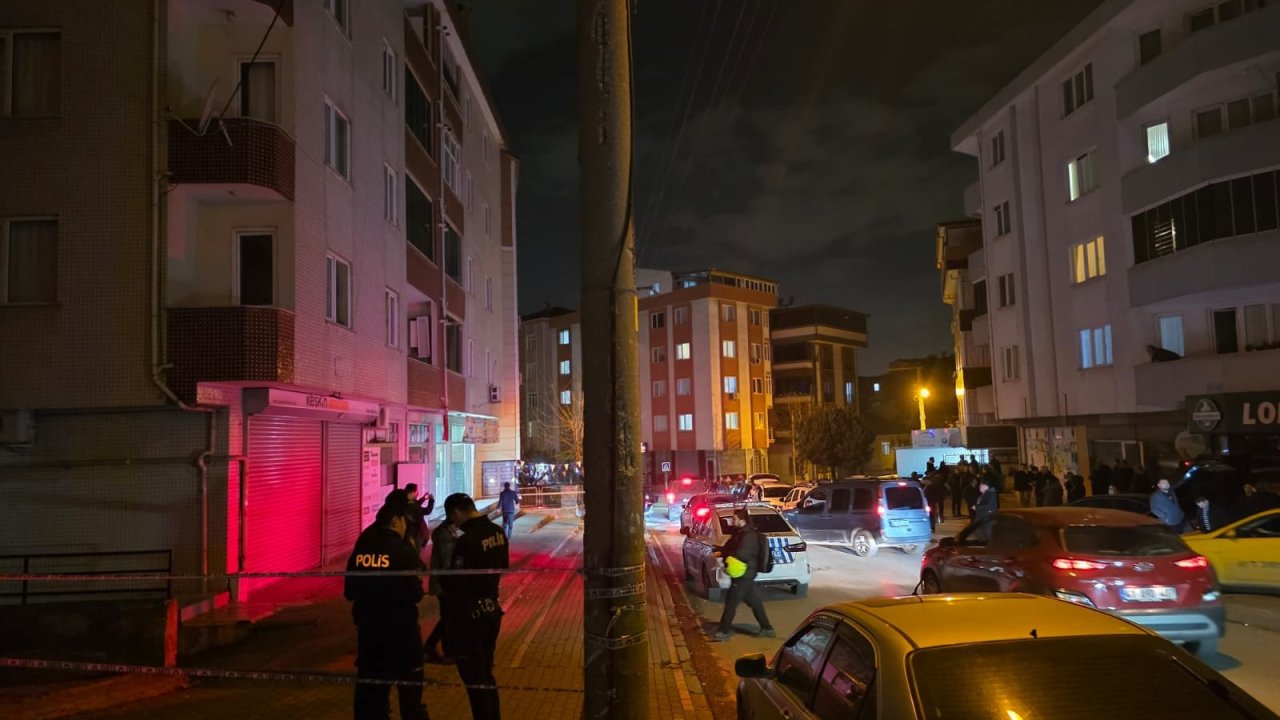 Gebze’de 5 katlı bina, girişinde oluşan çukur nedeniyle tahliye edildi