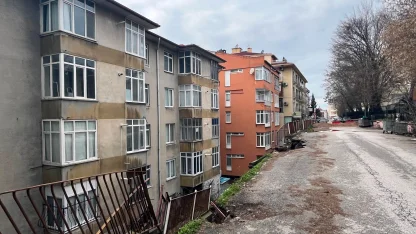İstinat duvarı çöktü, 2 bloklu bina tahliye edildi