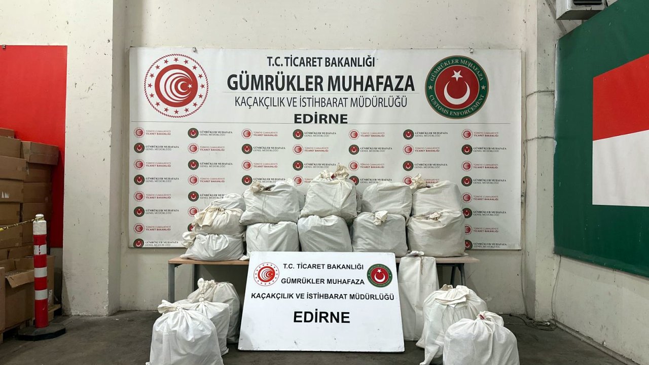 Kapıkule’de 2 otomobilde 20 kilo 812 gram esrar ele geçirildi