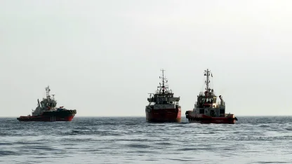 Karaya oturan kuru yük gemisi kurtarıldı