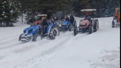 Karlı kaplı yaylada traktörle off-road turu
