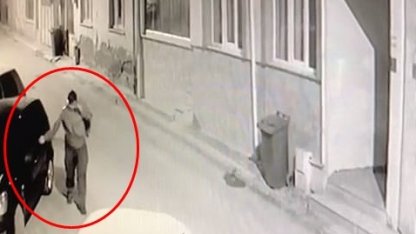 Kesici aletle 5 araca zarar verdi; olay kamerada