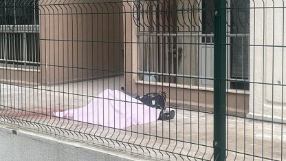 Kiralama bahanesiyle baktığı 17'nci kattaki dairenin balkonundan atlamış