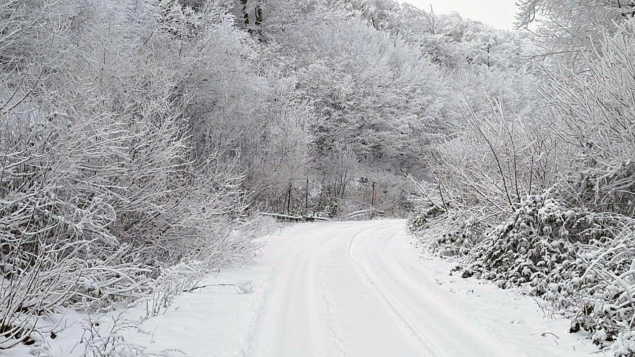 Kırklareli'nin yüksek kesimleri beyaza büründü