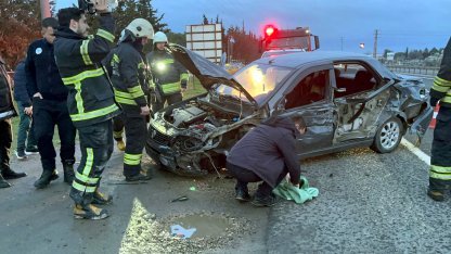 Kontrolden çıkan otomobil bariyerlere çarptı; 1 yaralı