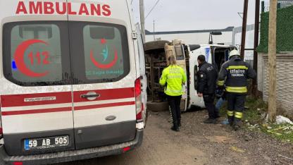 Manevra Yapan Kamyon Devrildi, 1 Yaralı