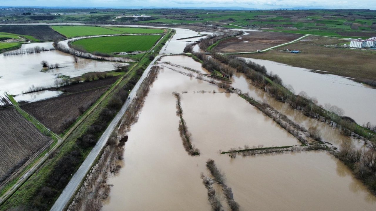 Metrekareye 60 kilogram yağış düşen Edirne’de, Tunca Nehri’nde su seviyesinde kritik artış