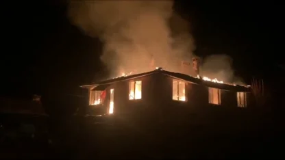 Müstakil ev alev alev yandı