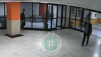 Nefes borusuna yiyecek takılan hastayı intörn doktor Heimlich manevrasıyla kurtardı