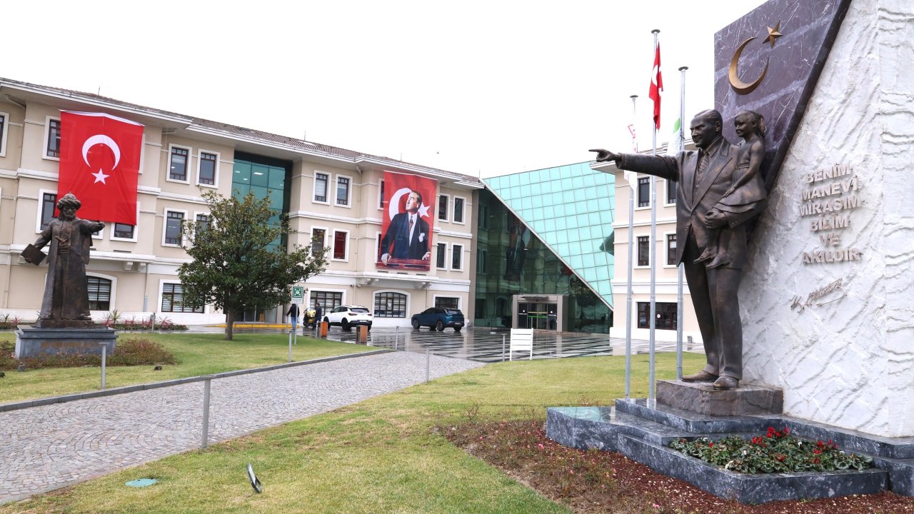 Osmangazi Belediyesi, binalarını Türk bayraklarıyla donattı