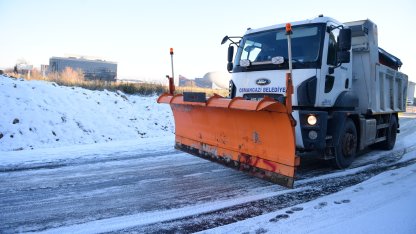Osmangazi Belediyesi ekipleri buzlanmaya karşı sahada