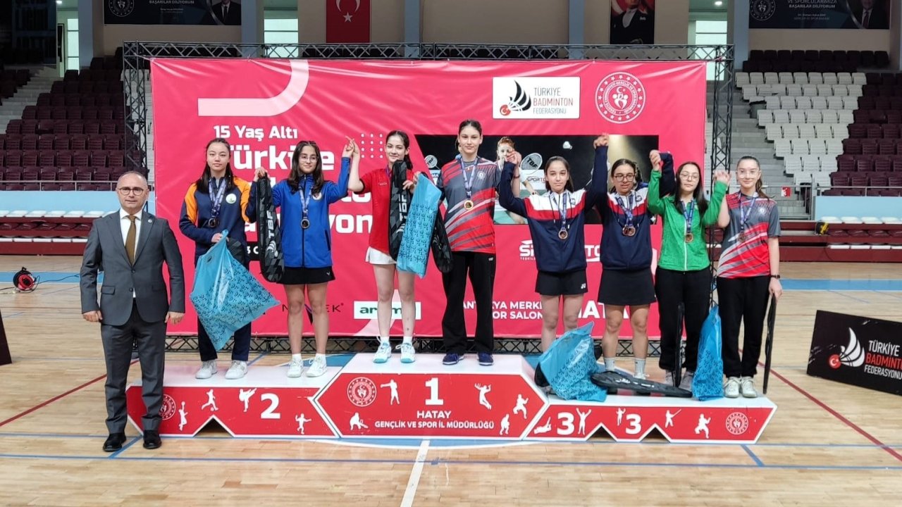 Osmangazi Belediyesporlu badmintonculardan Türkiye Şampiyonası’nda 4 madalya