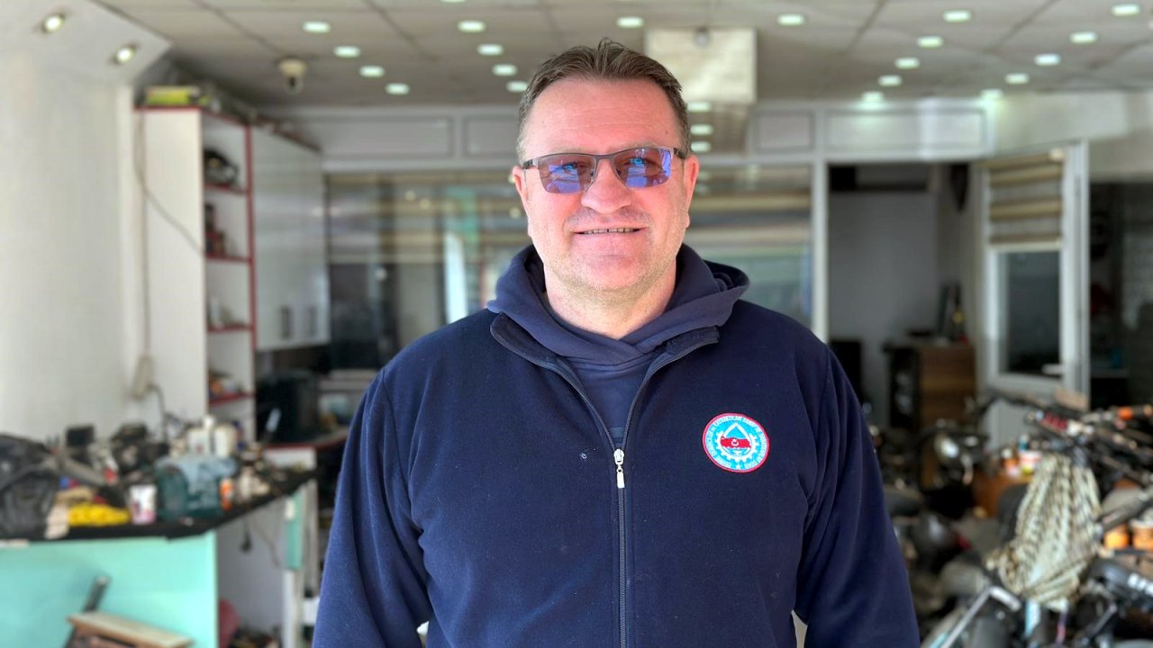 Oto yıkama işi yaptığı sanayide, hobisini geliştirip elektrikli bisiklet tamir ustası oldu