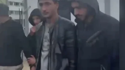 Otoyolda durdurulan otomobilden 9 kaçak göçmen çıktı