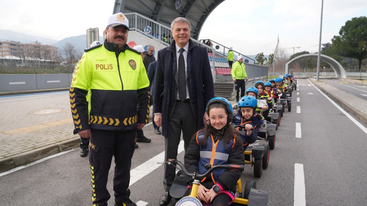 Oyak Renault’dan gelecek için ‘Güvenli Adımlar Projesi’