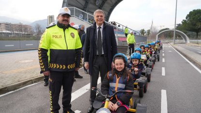 Oyak Renault’dan gelecek için ‘Güvenli Adımlar Projesi’