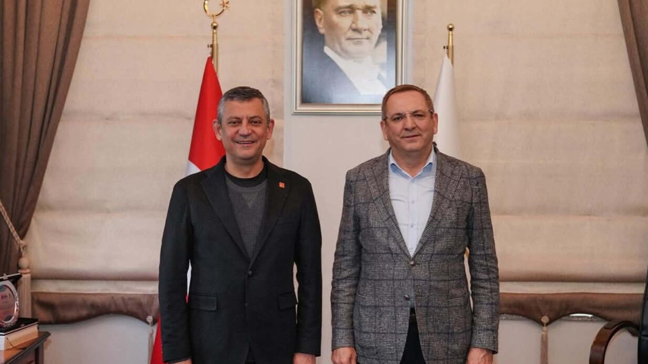 Özgür Özel, Ayvalık Belediyesi'ni ziyaret etti