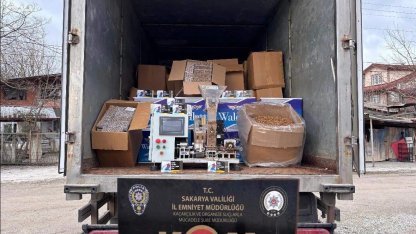 Sakarya'da 670 kilo kaçak tütün ile 483 bin makaron ele geçirildi