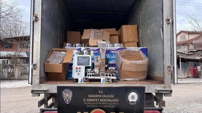 Sakarya'da 670 kilo kaçak tütün ile 483 bin makaron ele geçirildi