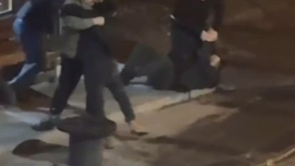 Sakarya'da silahlı alacak kavgası; 1'i ağır 2 yaralı, olay kamerada