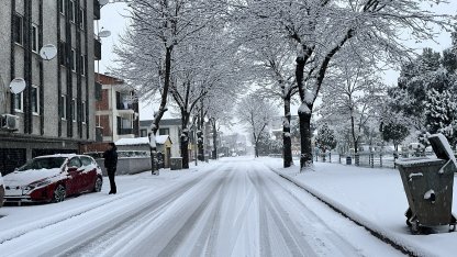 Sakarya'da vatandaşlar, yeni yıla karla uyandı