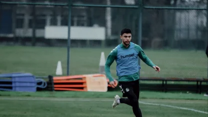 Sakaryaspor 5 futbolcuyu renklerine bağladı