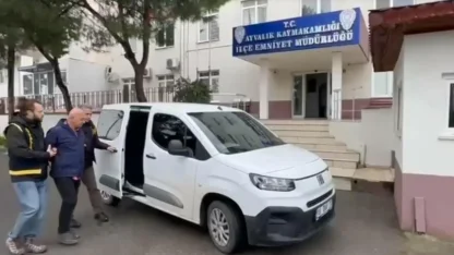 Şantaj yapan ihraç emniyet amiri, para alırken yakalandı