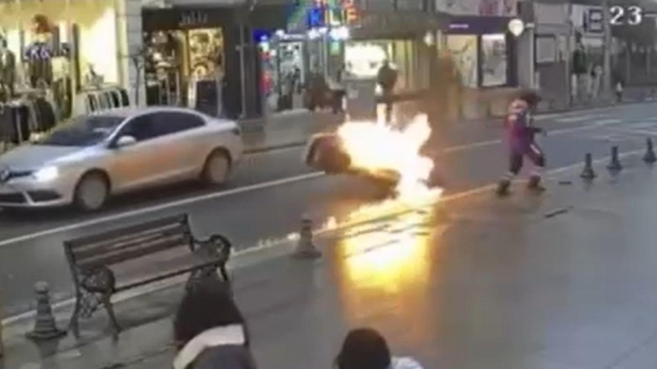 Seyir halindeki motosiklet alev aldı