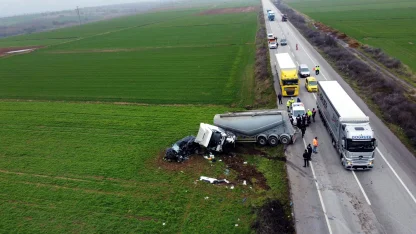 Tankerle çarpışan otomobilin sürücüsü öldü