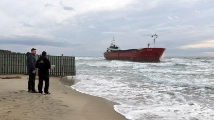 Tekirdağ'da karaya oturan kuru yük gemisinde inceleme yapıldı