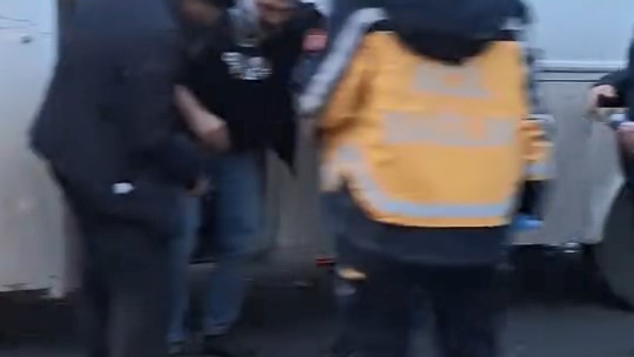 TEM Kocaeli geçişinde servis minibüsü ile TIR çarpıştı; 6 yaralı